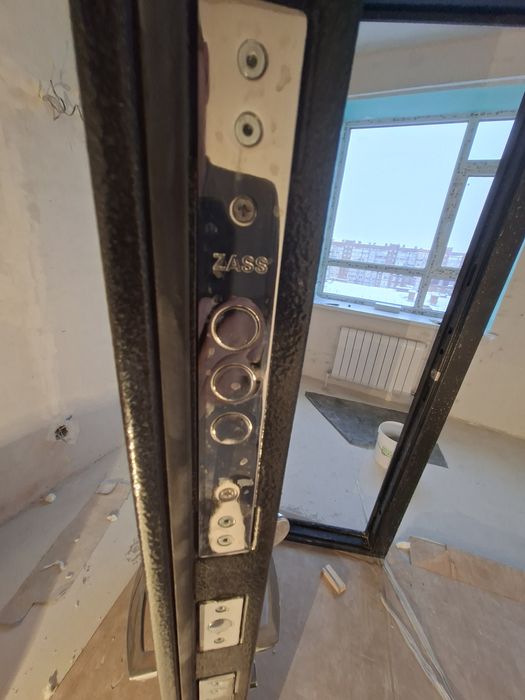 Продам входную дверь