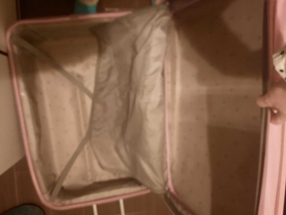 Troler mare geamantan