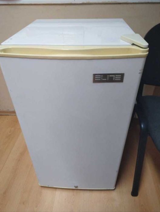 Хладилник Elite.