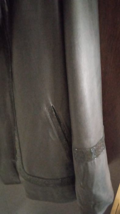 Продам куртку женскую.