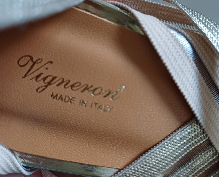 Vând sandale marca " Scarpe Vigneron"