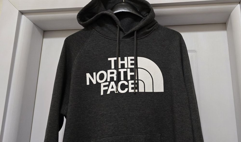 Нов. Суитшърт оригинален.  THE NORTH FACE.  Модела е унисекс