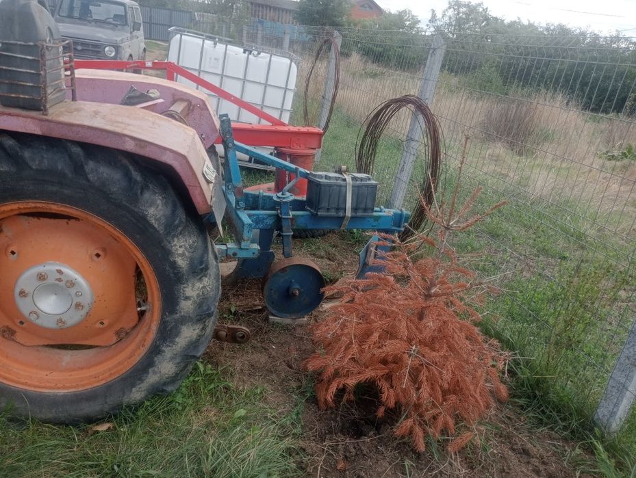 Vând tractor fiat 250 cu plug și trancar