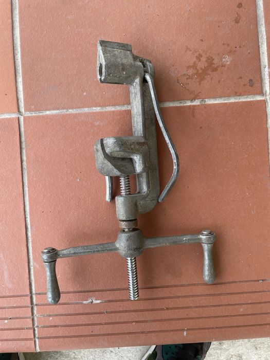 Cleste legat banda metalica