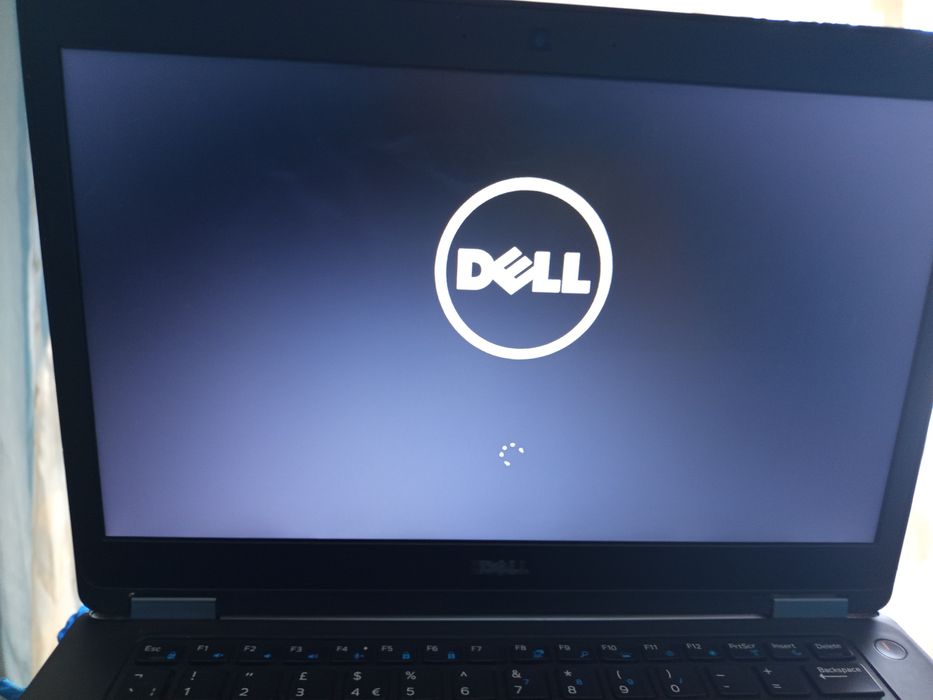 Vând laptop marca deel