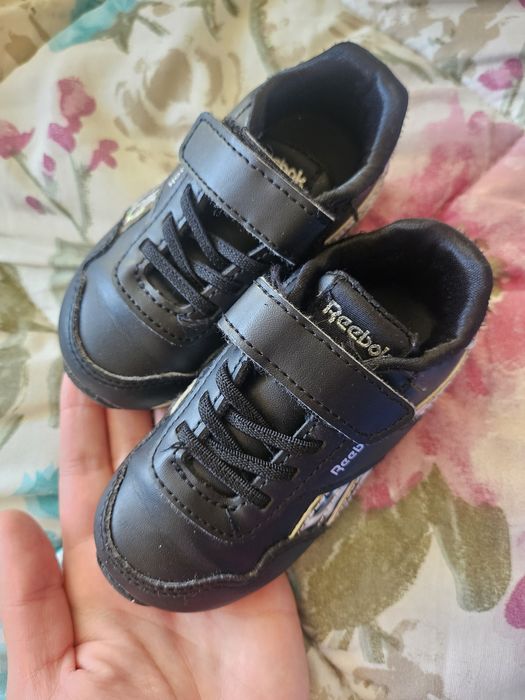 Обувки за момиче 21н. И две рокли Майорал 18м.86см.