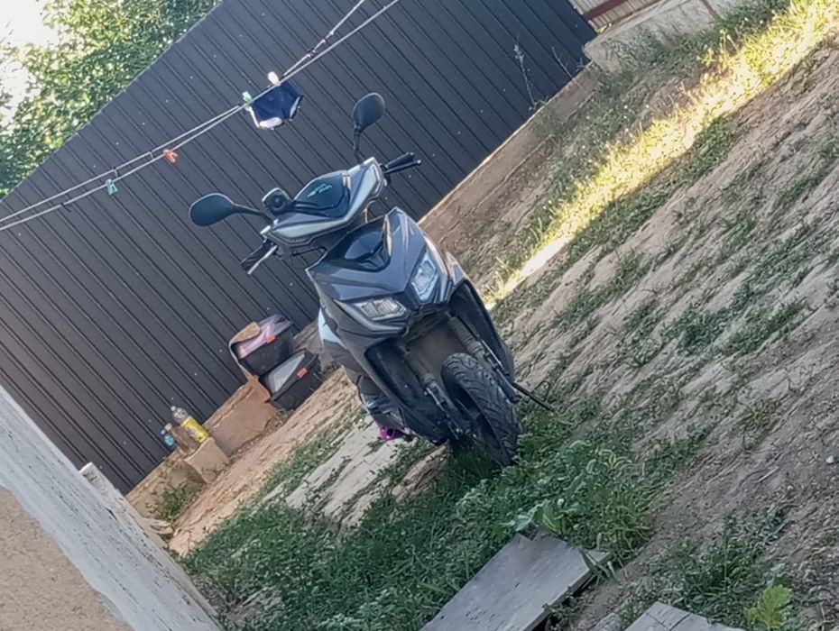 Продам м8 на ходу