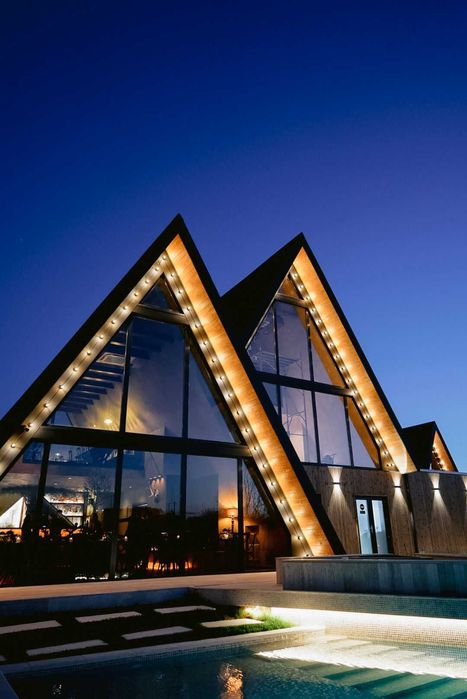 Valentine’s Day la BY THE LAKE – Cabane A-Frame cu vedere la lac