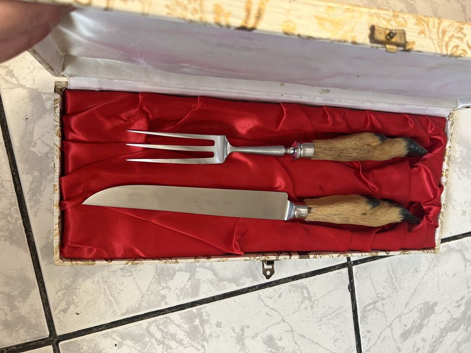 Set vechi tacamuri cutit si furculita