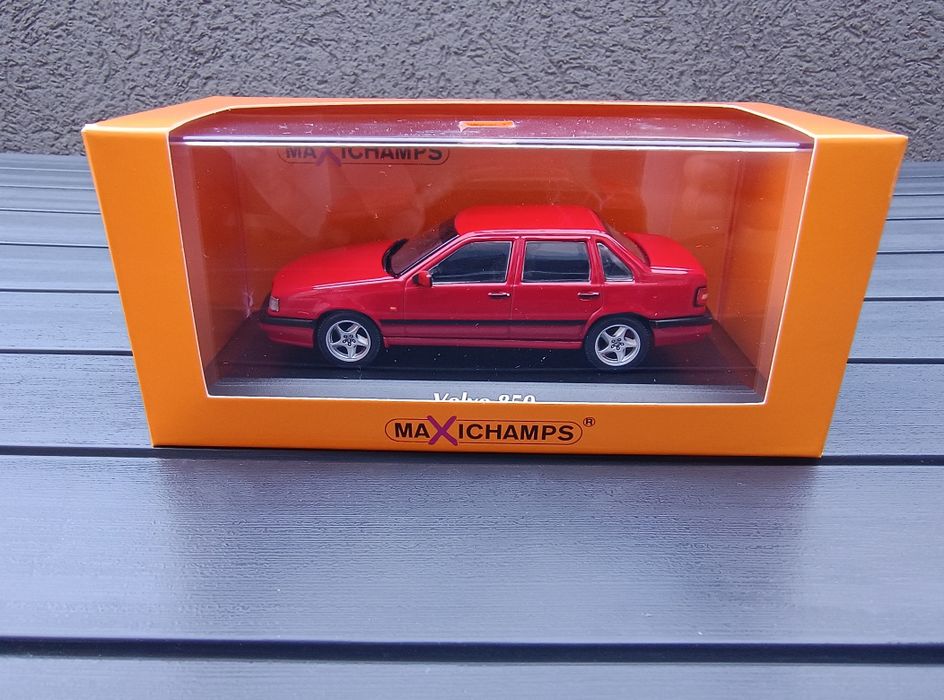 Volvo 850 Maxichamps 1:43