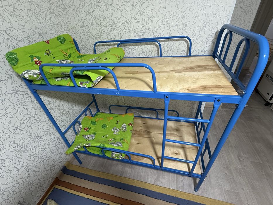 Двухярусная кровать