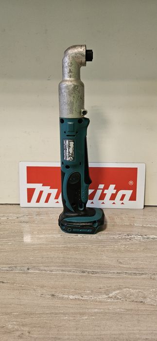 Makita Ъглов Импакт Акумулаторен Ударен DTL061 18V.