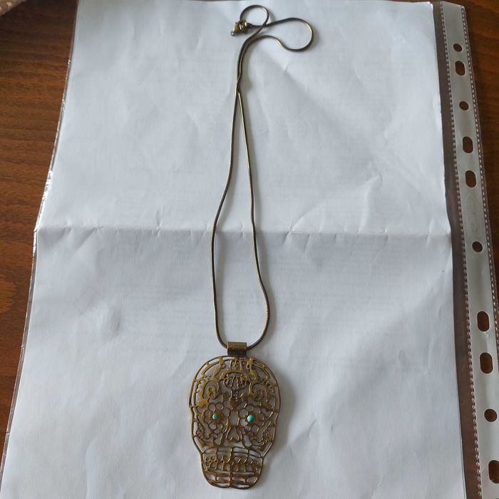 Колие с череп с тюркоазени очи