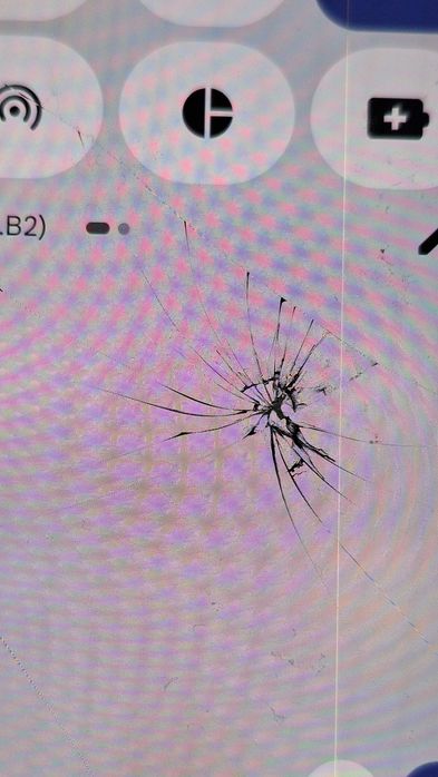 Smart phone Google Pixel 7a cu display crăpat