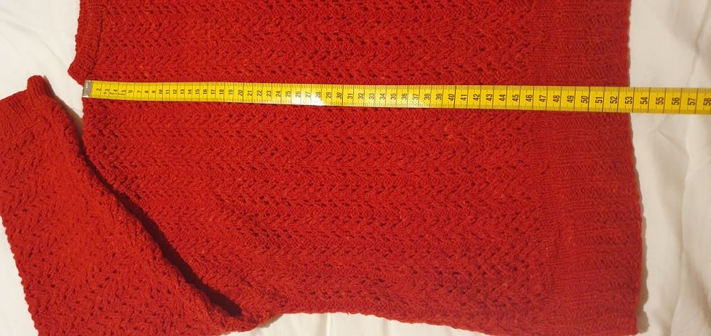 Pulover lana lucrat manual S-M foarte bun rosu