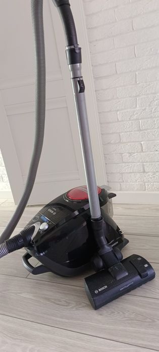 Продам пылесос Bosch б/у в отличном состоянии