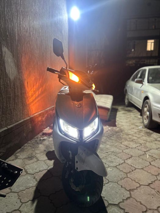 Продам м8 новыйй