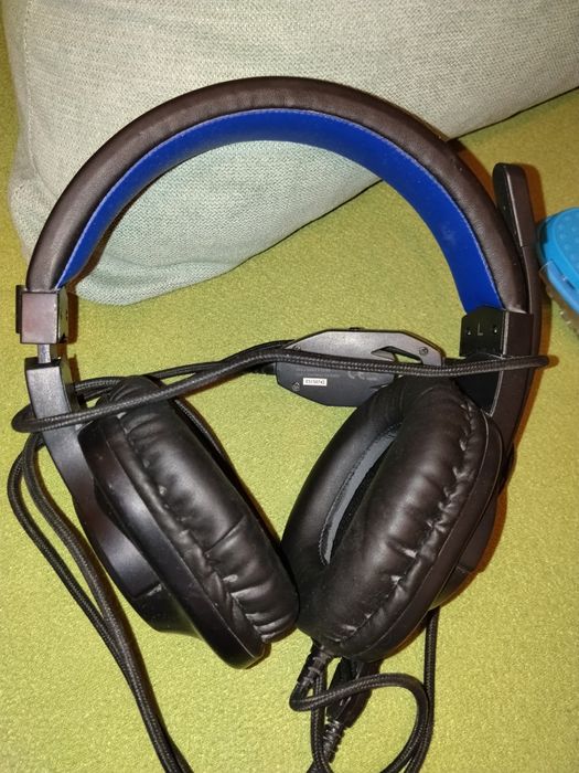 Căști gaming și husa tableta