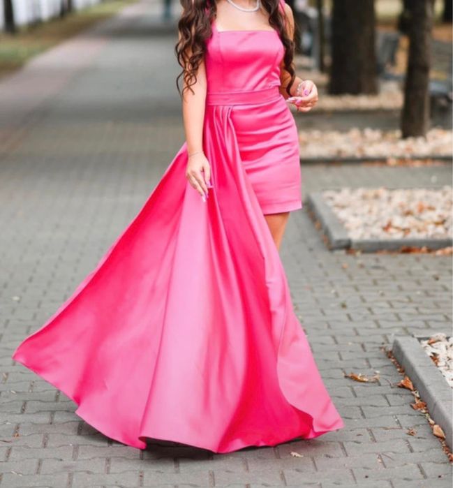 Vand rochii de eveniment la