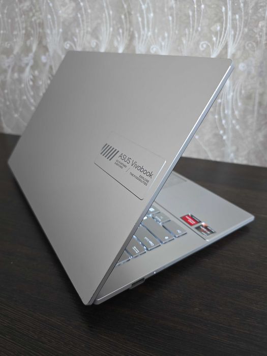 Asus VivoBook Go 14 / лёгкий ультрабук в отличном состоянии 2024 год