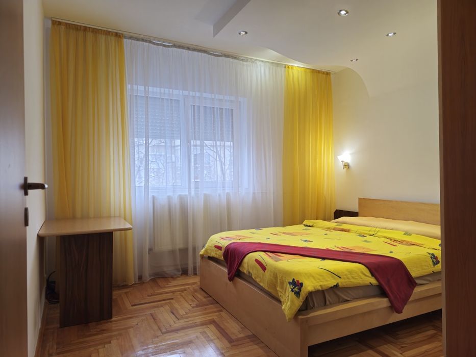 Închiriez  apartament 3 camere, 70mp, zona Nufărul
