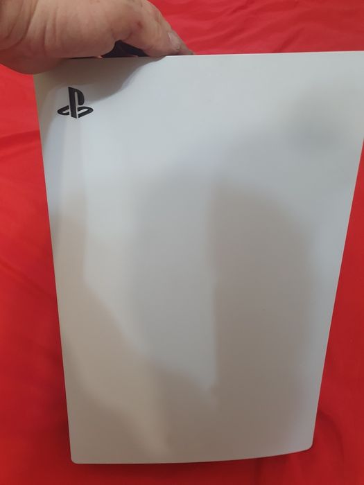 Продам Sony Playstation 5  срочна с играми
