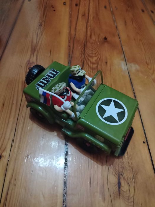 Продам коллекционный джип m&m 2009г