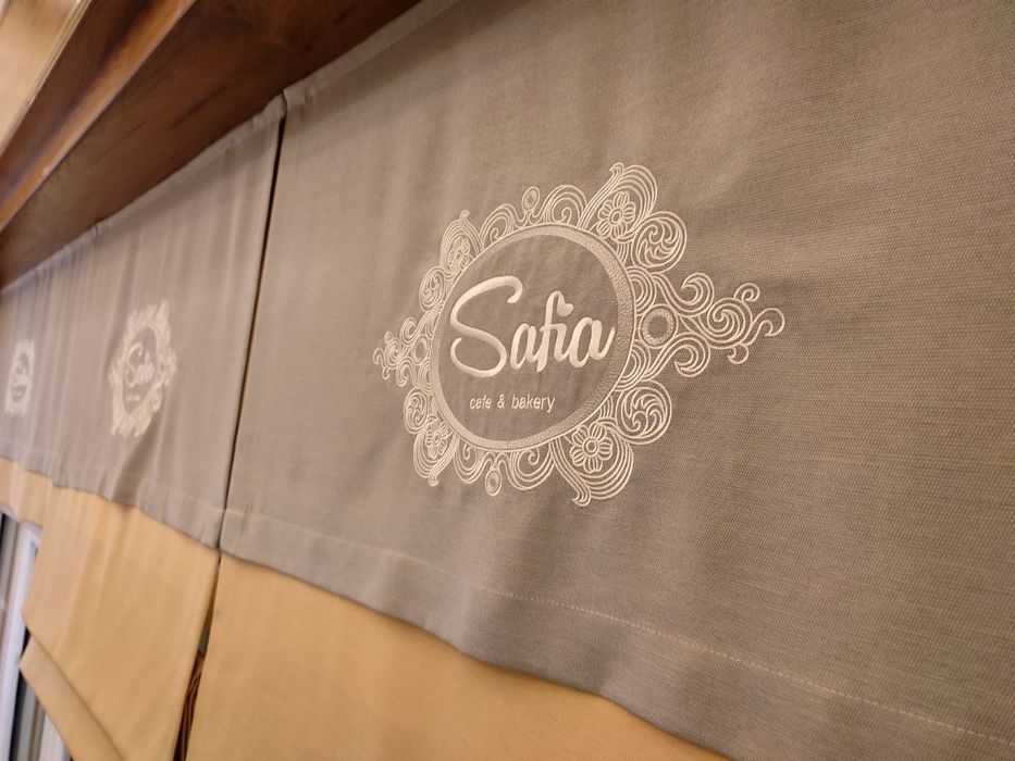 изготовление кепок, футболок, поло, длинные рукава, панама, бренд лого