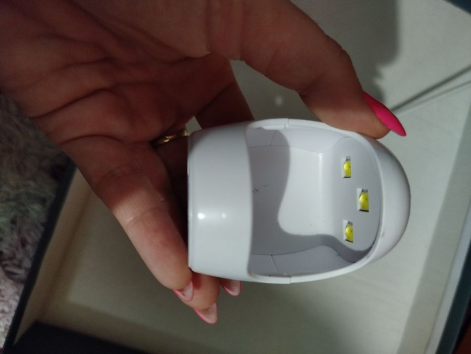 Комплект за маникюр - лакове, лампи, пила