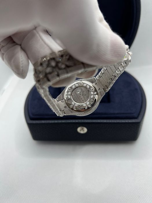Graff butterfly. Gold/natural diamonds. Swiss made!