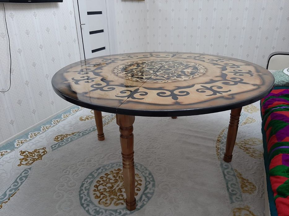 Продаётся столы из дерева.