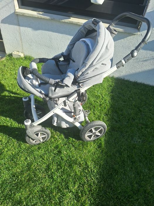 Vând cărucior 3 in 1