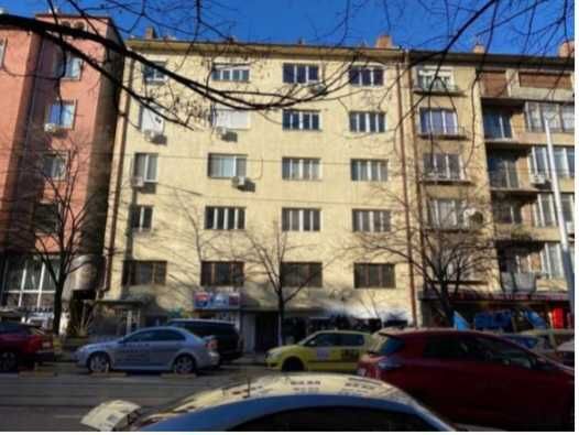 3-стаен с вестибюл, масивна сграда, стоманобетонни плочи, център