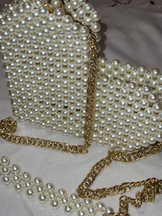 Продаётся  сумочки из  жемчуга и акриловых бусины