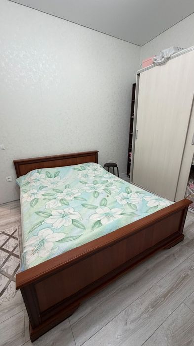 Двухспальная  кровать