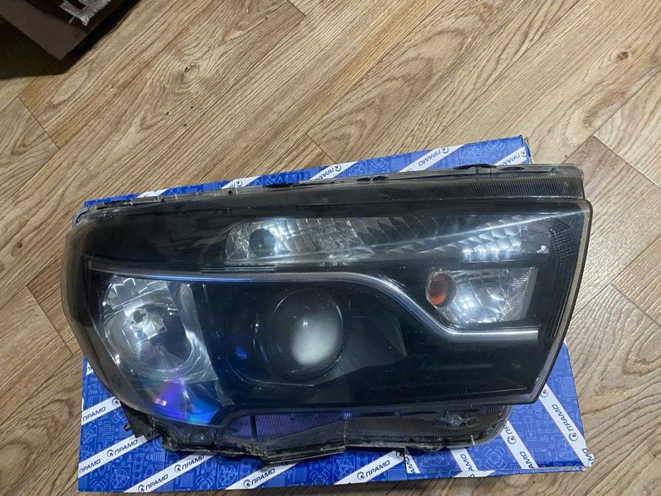 Фары для Lada Vesta