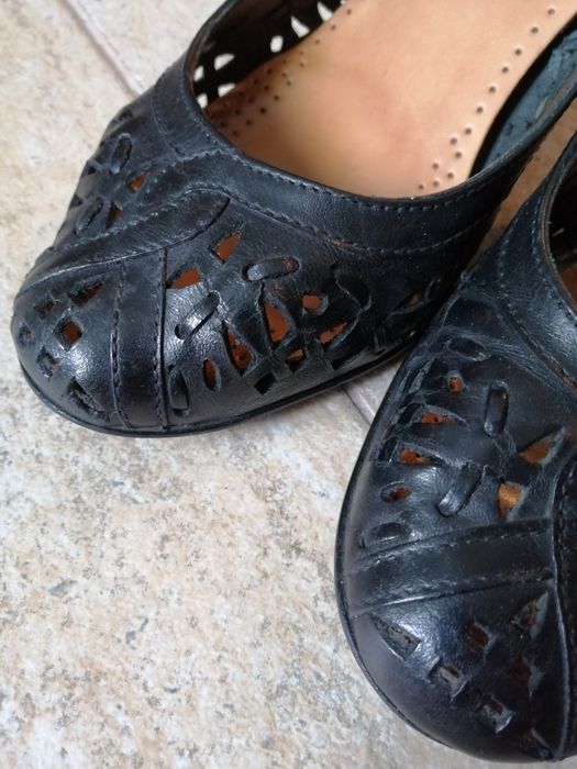 Pantofi marimea 36-37 din piele