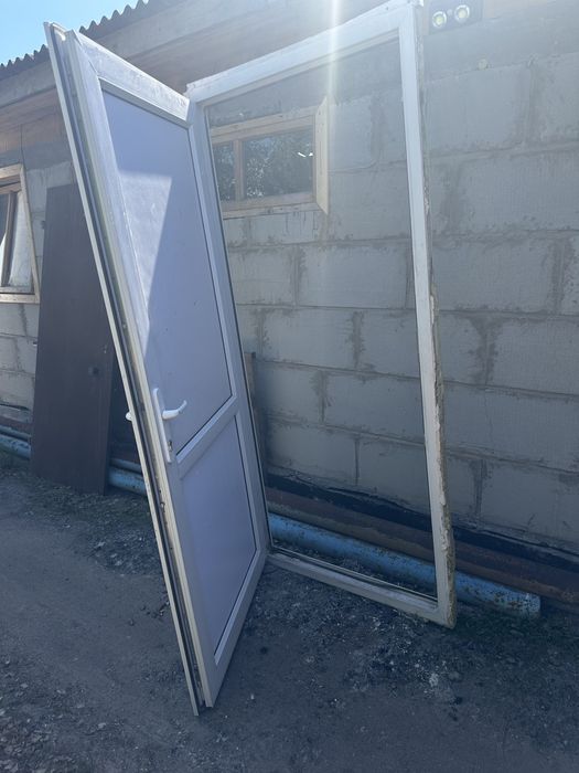 Дверь пластиковая