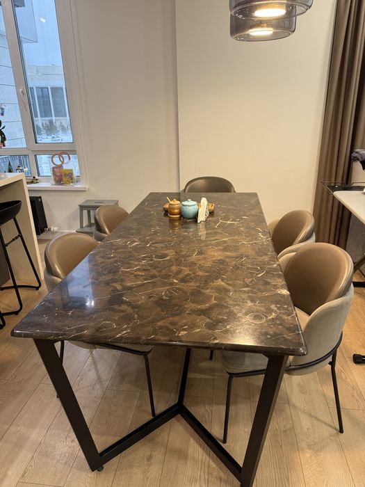 Стол каменный