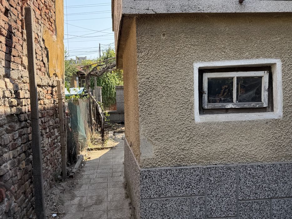 Продава се Къща с двор