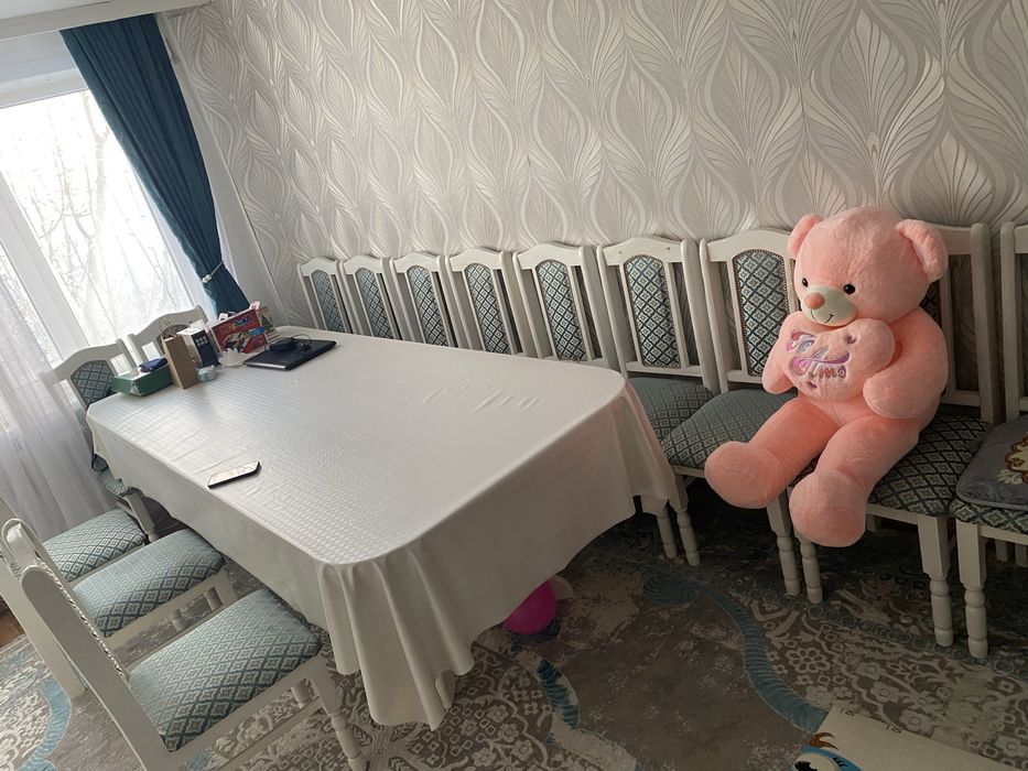 Продам стол со стулиями