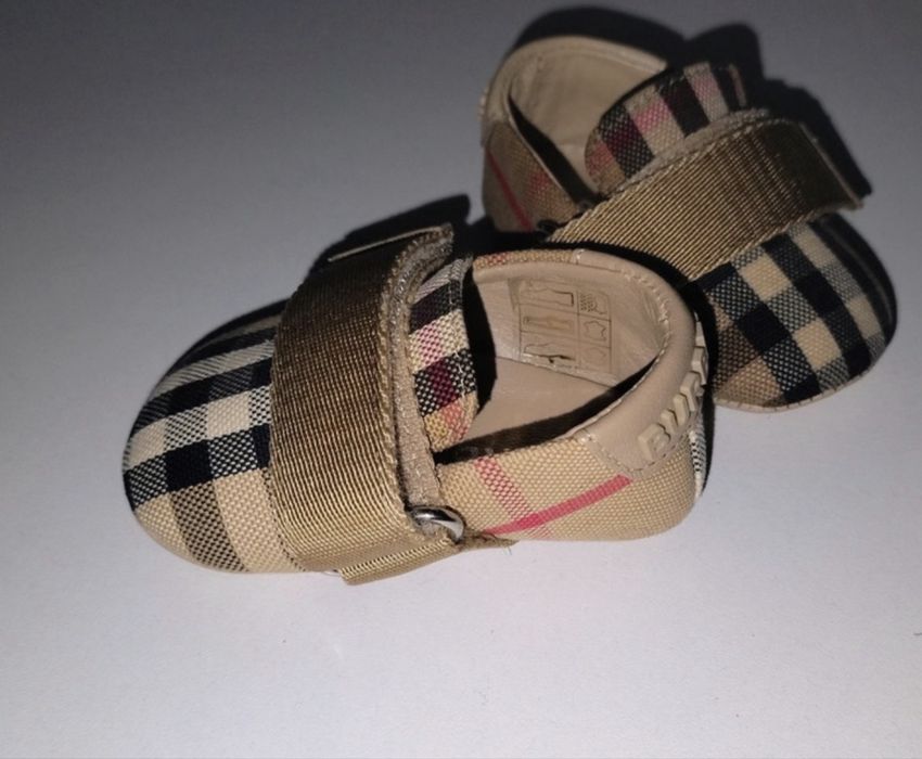 Incaltaminte bebelus originala noua Burberry