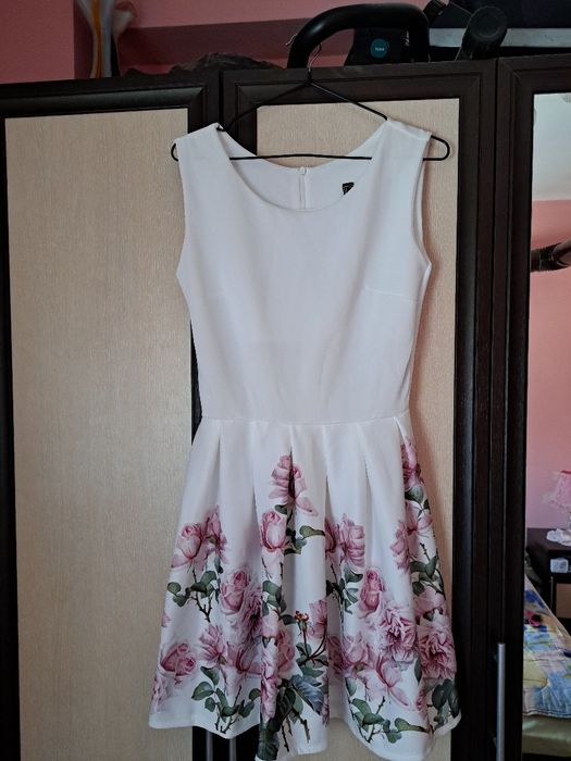 Бяла официална рокля