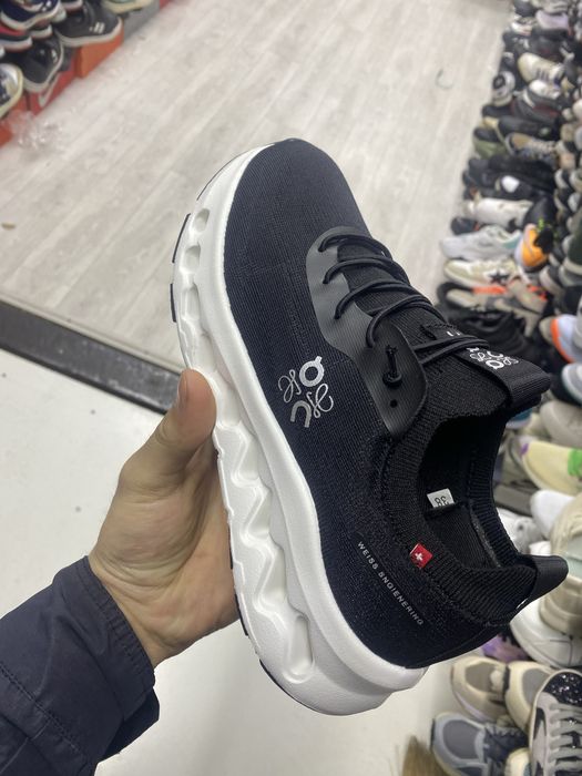 Кросовки анклавд