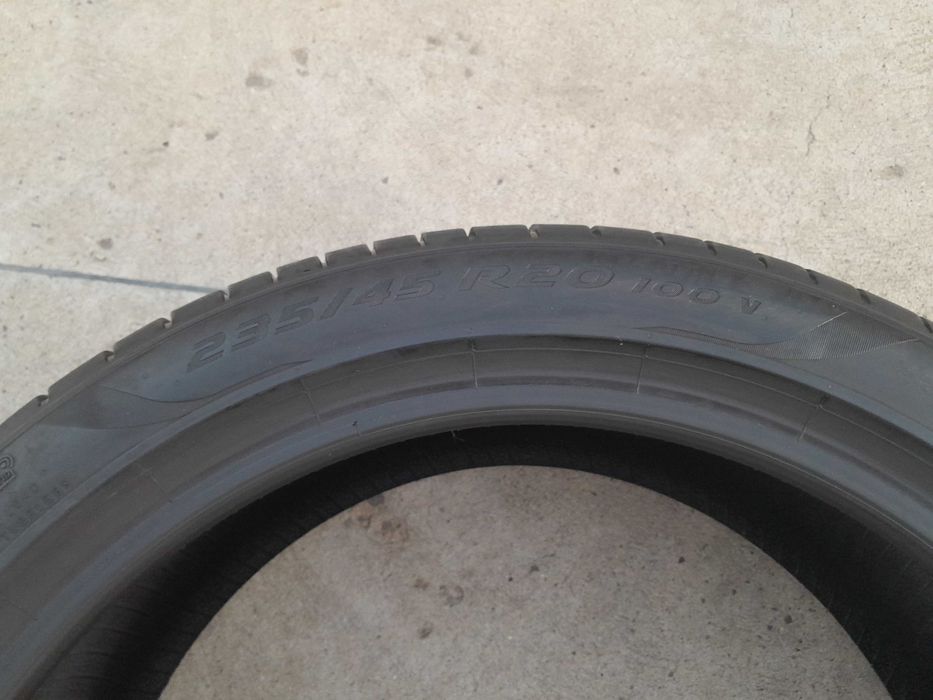 O anvelopa de vara 235 45 20 pirelli p zero PZ4 cu 6,8 mm 2022