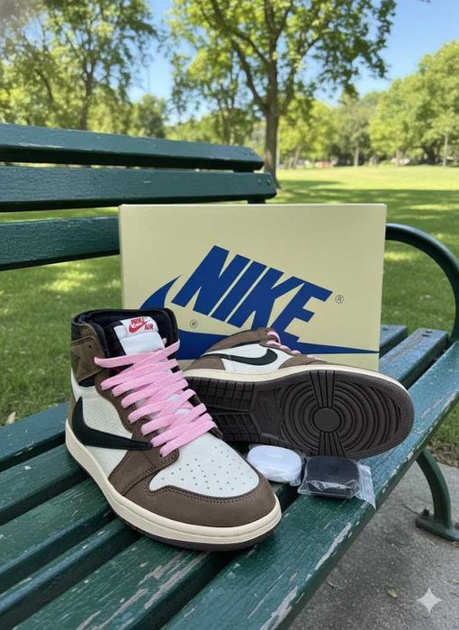 Adidasi Jordan 1 High Travis Scott X Mocha - Adidasi Premium