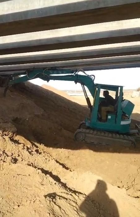 Мини экскаватор робот 5тон глубина коп 4 метра