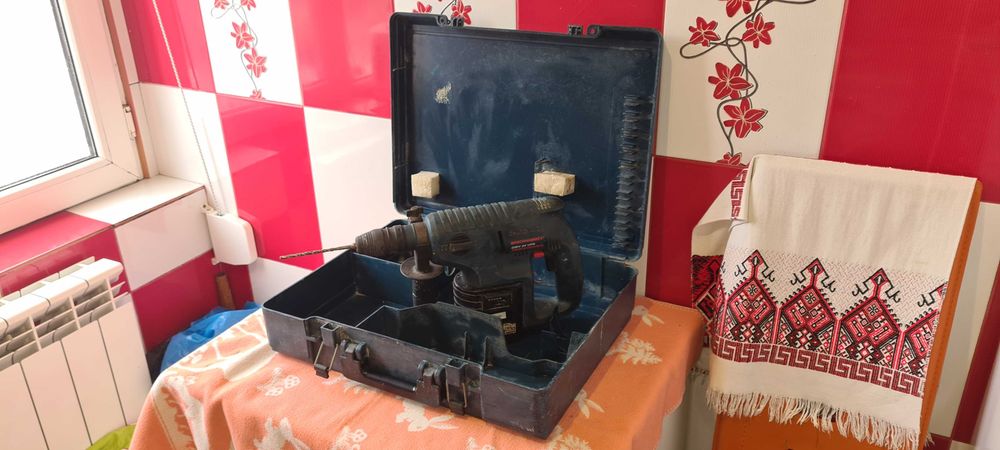 BOSCH sds pe acumulatori = 300 lei