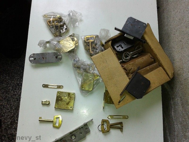 Брави за мебели различни видове