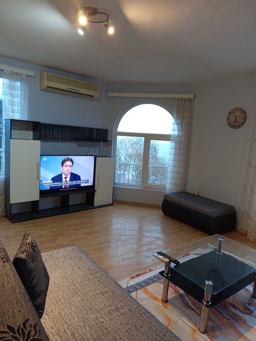 Дава се под наем Двустаен апартамент в Варна, Център - 80 кв.м за 663 € - Снимка #3